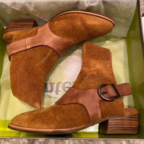 Antelope genuine suede booties. NWOT. Original box and dust bag included - Picture 11 of 12